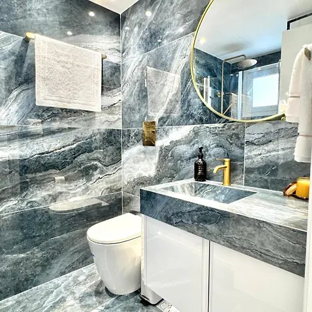 The Ocean - Luxury At The Harbor