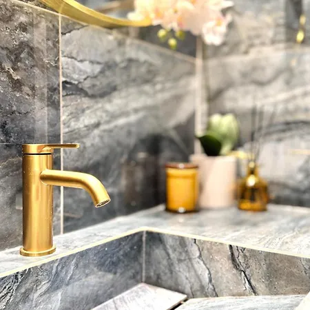 The Ocean - Luxury At The Harbor Apartament Pafos